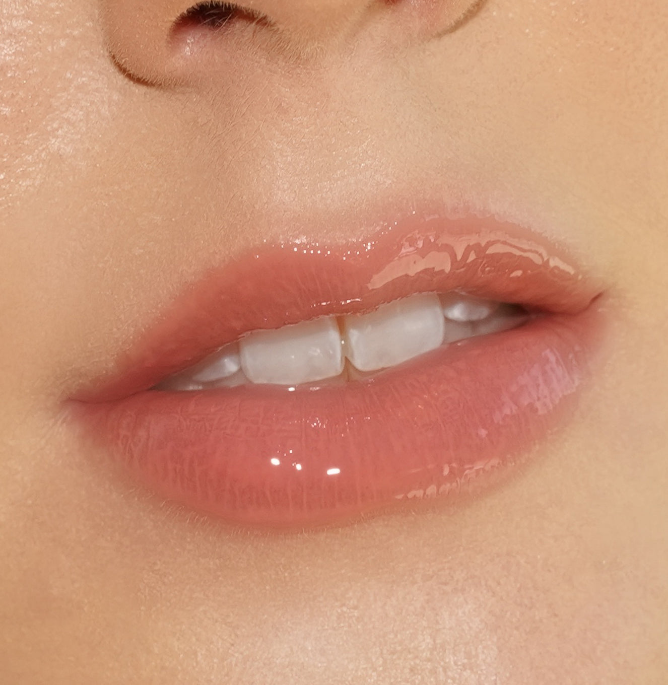 3-SLTR_PDP_LipOilBalm_ModelMacro_DragonFruit_3000x.jpg