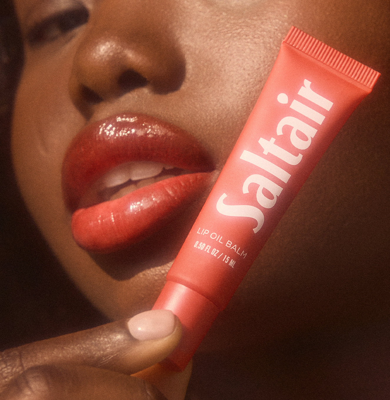 3-SLTR_PDP_LipOilBalm_ModelMacro_Papaya_3000x.jpg
