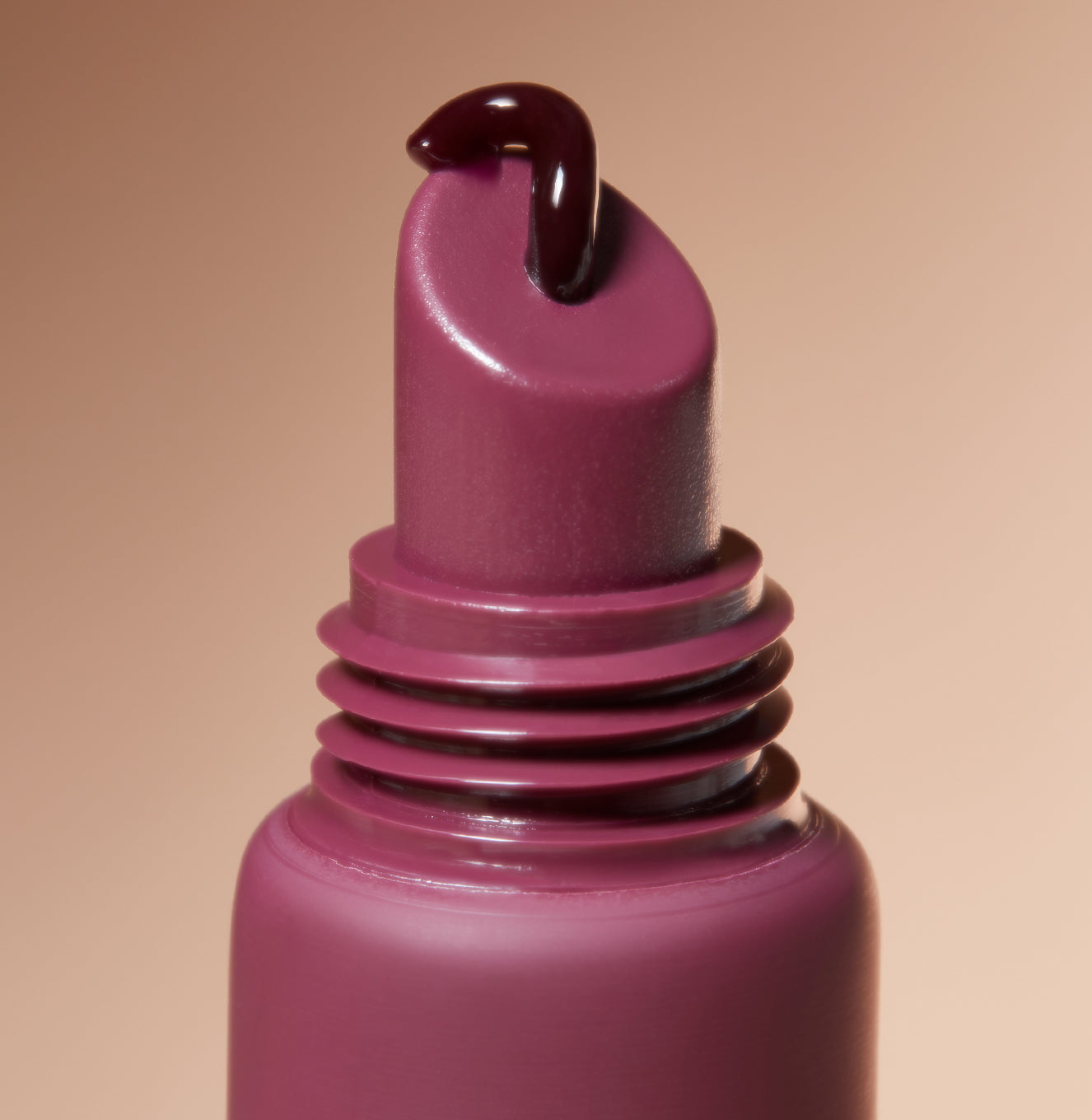 5-SLTR_PDP_LipOilBalm_Applicator-Macro_Acai_3000x.jpg